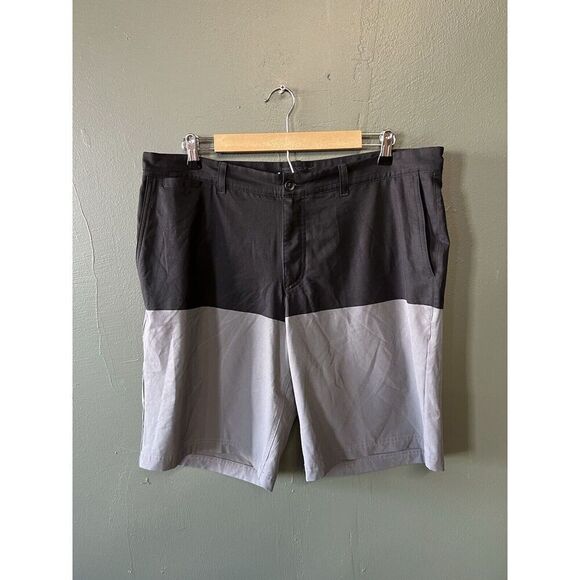 Nike Golf Mens Black Gray Chino Golf Shorts Dri-Fit Size 36 - Picture 1 of 3